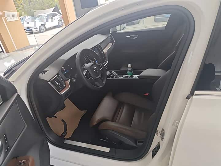 Фото 16 - Volvo S60