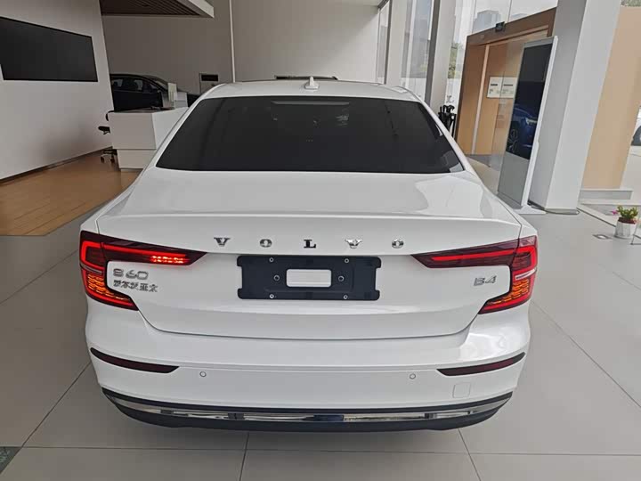 Фото 6 - Volvo S60