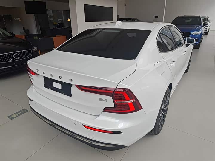 Фото 7 - Volvo S60