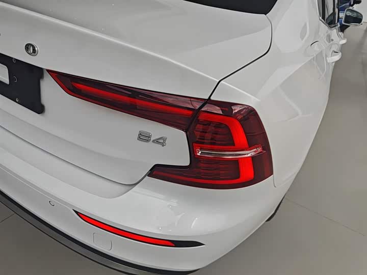 Фото 8 - Volvo S60