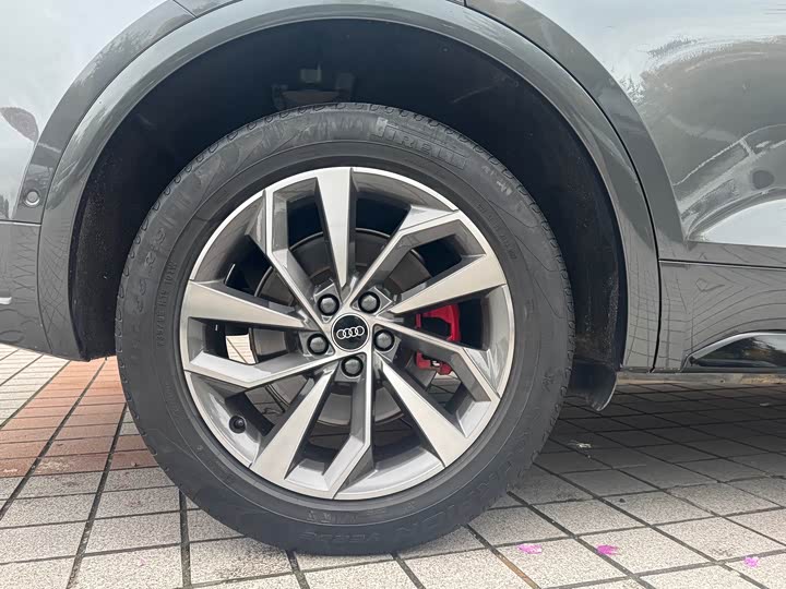 Фото 10 - Audi Q5L