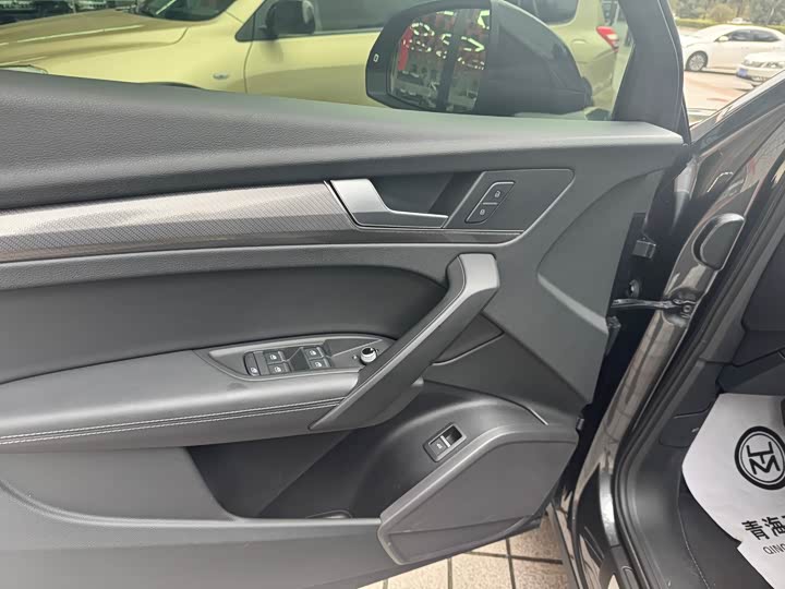 Фото 11 - Audi Q5L