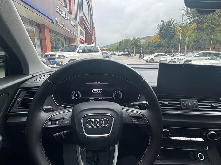 Фото 13 - Audi Q5L
