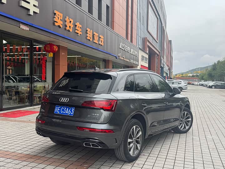 Фото 5 - Audi Q5L