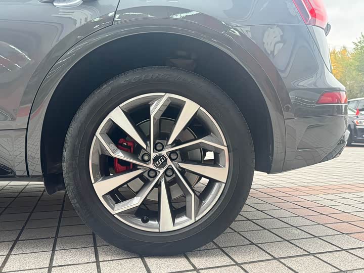 Фото 7 - Audi Q5L