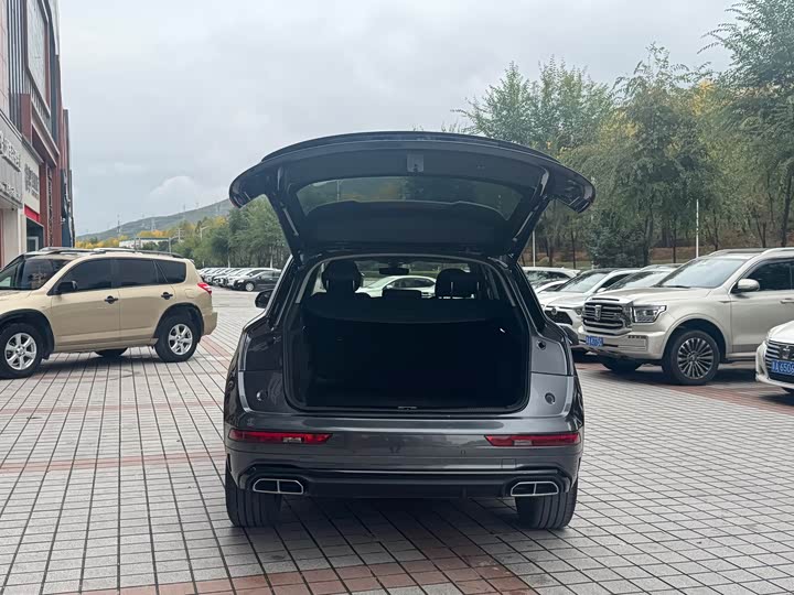 Фото 9 - Audi Q5L