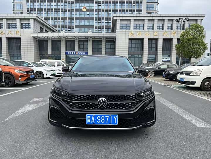 Фото 2 - Volkswagen Passat