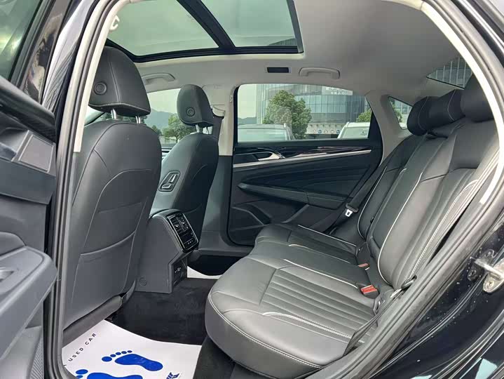 Фото 8 - Volkswagen Passat