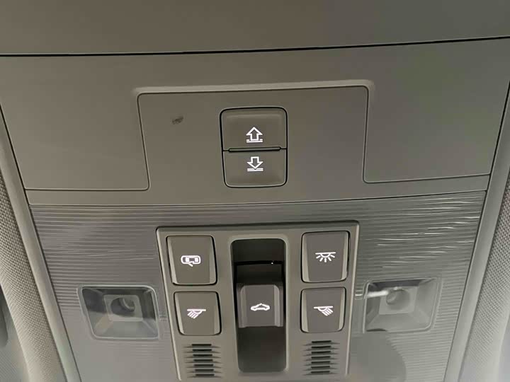 Фото 11 - Volkswagen Tiguan L Pro