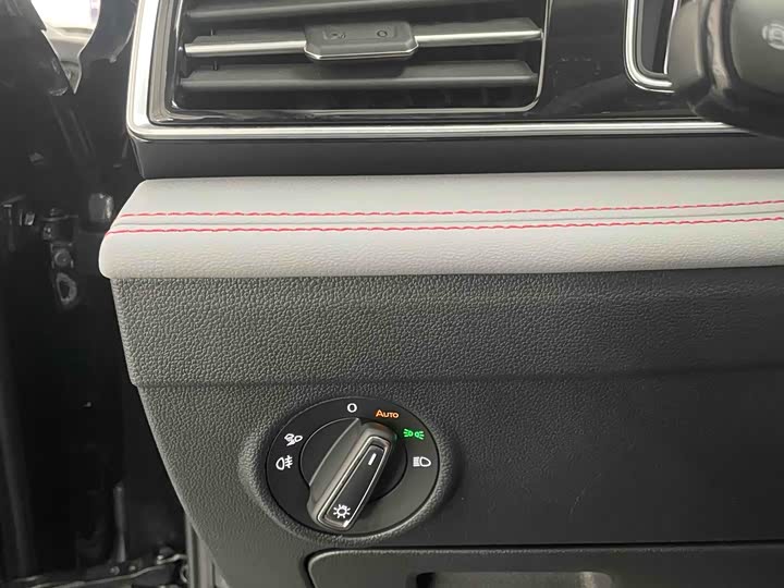 Фото 13 - Volkswagen Tiguan L Pro