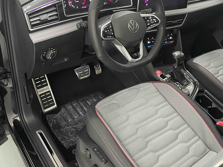 Фото 16 - Volkswagen Tiguan L Pro