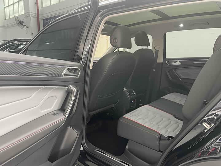 Фото 18 - Volkswagen Tiguan L Pro