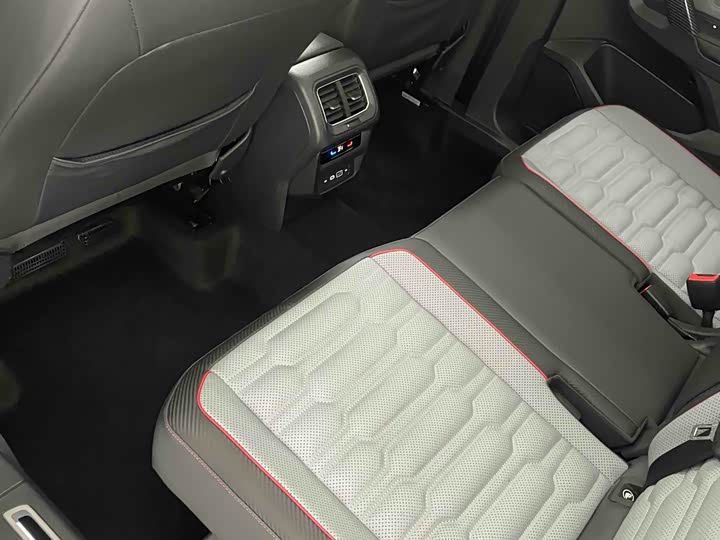 Фото 19 - Volkswagen Tiguan L Pro