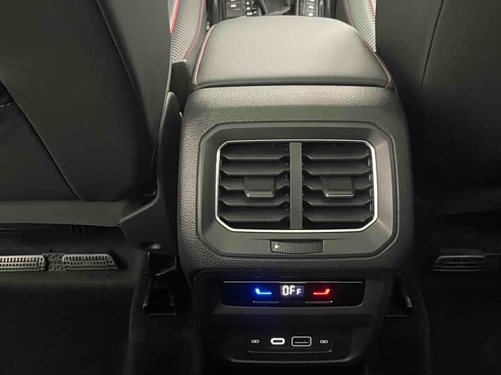 Фото 20 - Volkswagen Tiguan L Pro