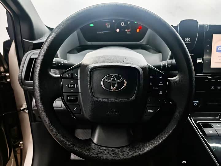 Фото 10 - Toyota bZ4X