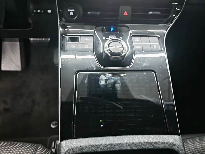 Фото 12 - Toyota bZ4X