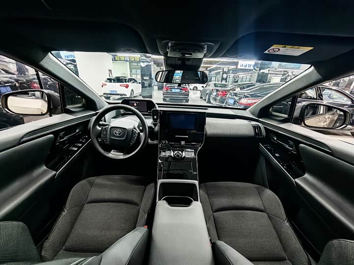 Фото 16 - Toyota bZ4X