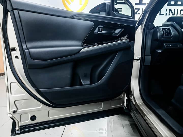 Фото 7 - Toyota bZ4X