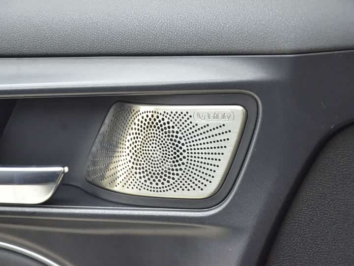 Фото 6 - Tank 300