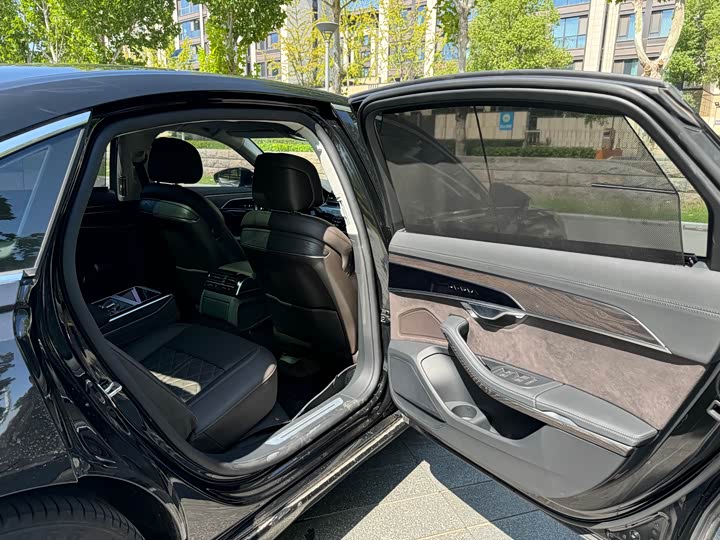 Фото 11 - Audi A8