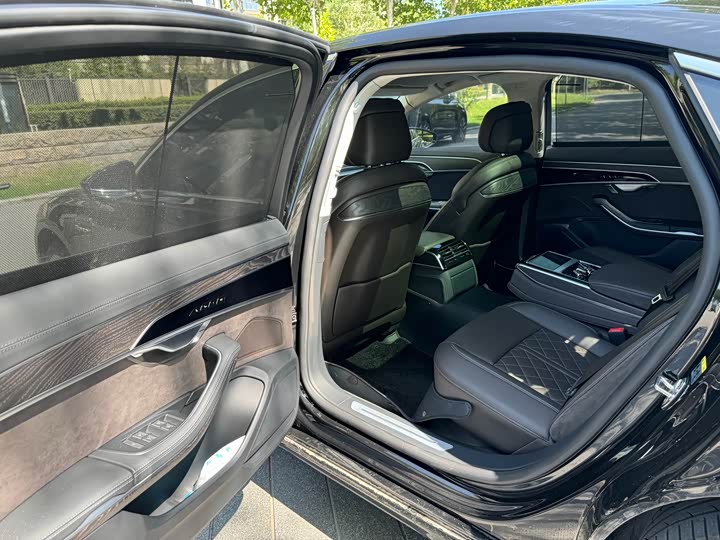 Фото 12 - Audi A8