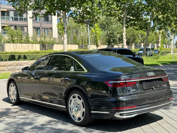 Фото 4 - Audi A8