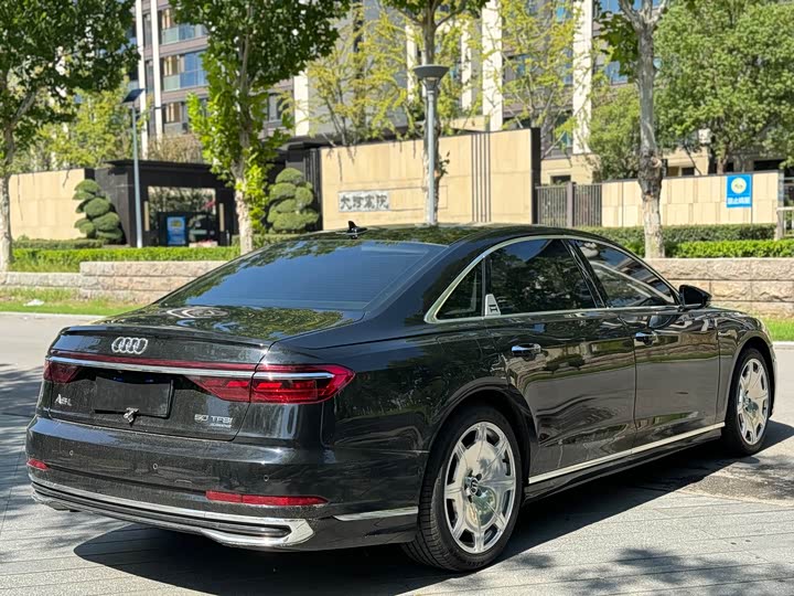 Фото 6 - Audi A8
