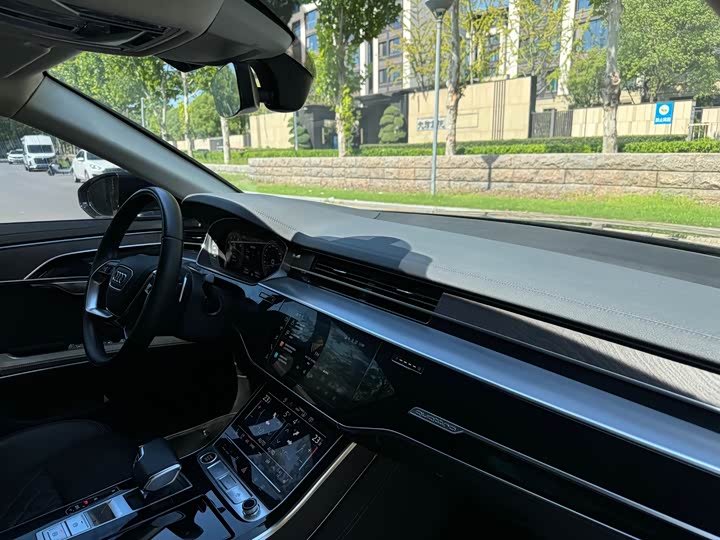 Фото 8 - Audi A8