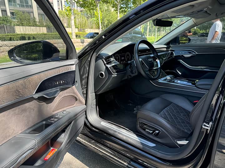 Фото 9 - Audi A8