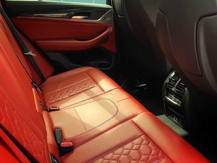 Фото 18 - BMW X3 M