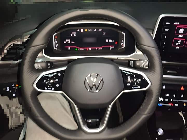 Фото 3 - Volkswagen T-Roc