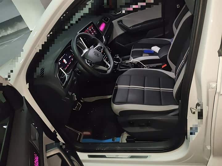 Фото 8 - Volkswagen T-Roc