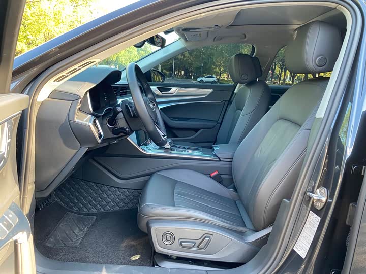 Фото 12 - Audi A6