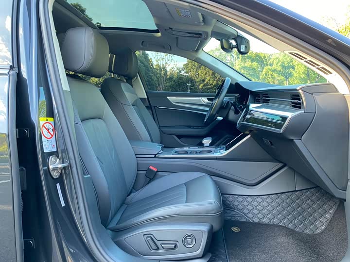 Фото 15 - Audi A6