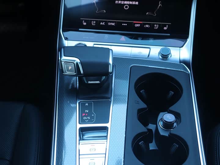 Фото 19 - Audi A6