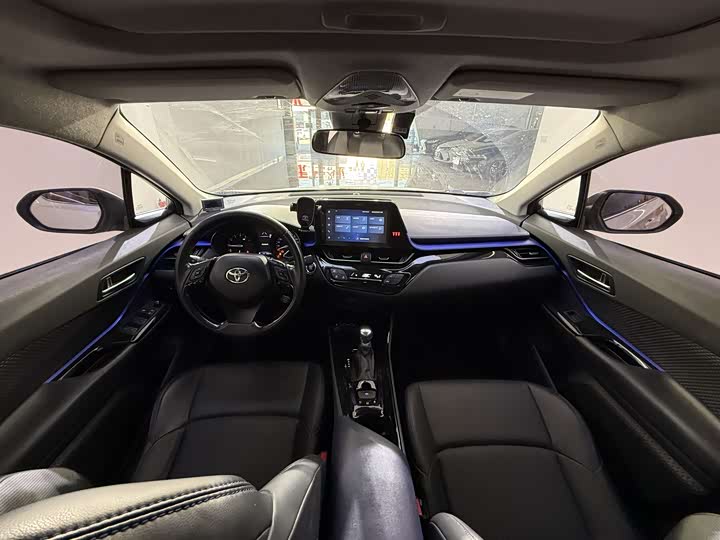 Фото 19 - Toyota C-HR