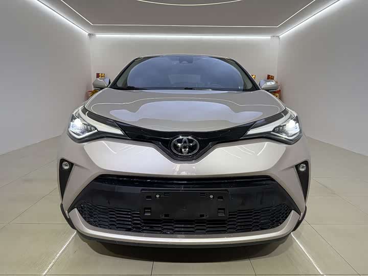 Фото 2 - Toyota C-HR