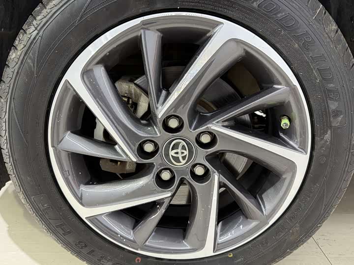 Фото 20 - Toyota C-HR