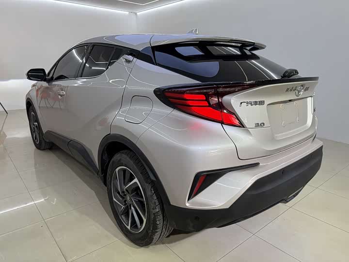 Фото 3 - Toyota C-HR