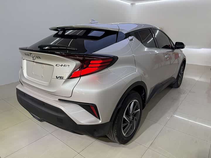 Фото 5 - Toyota C-HR