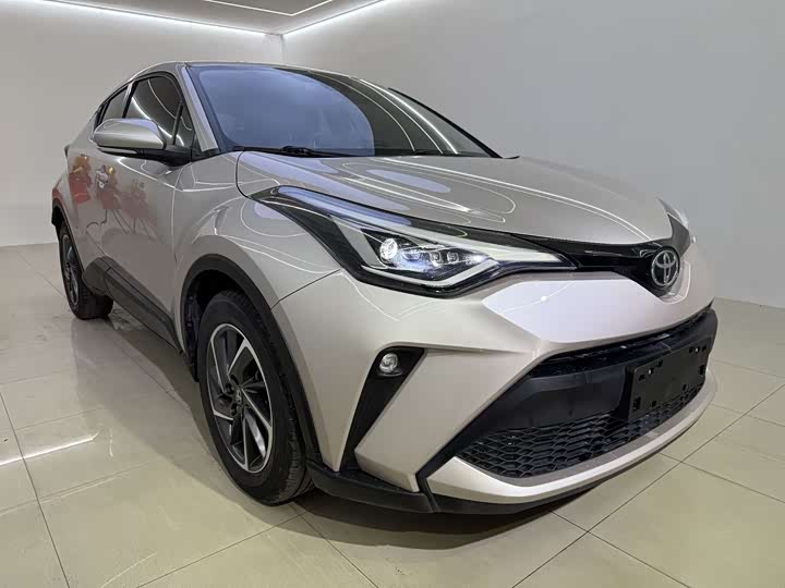 Фото 7 - Toyota C-HR