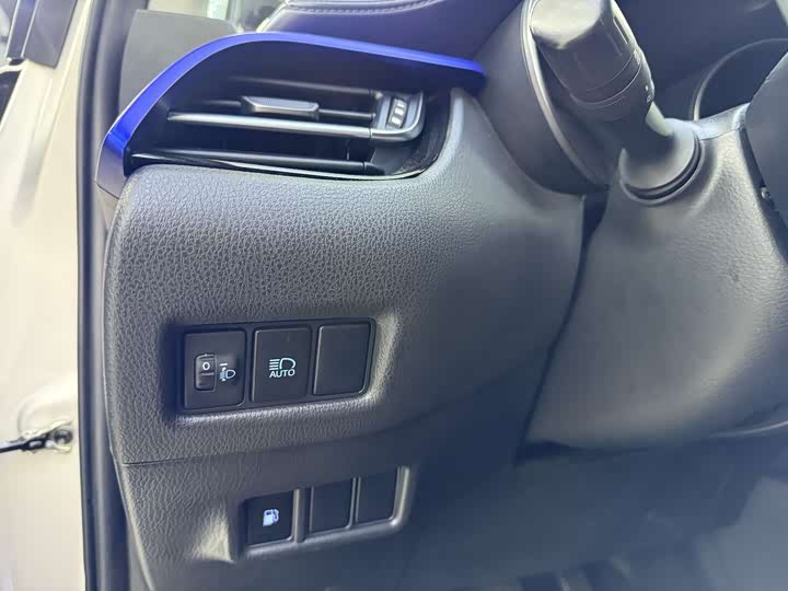 Фото 8 - Toyota C-HR