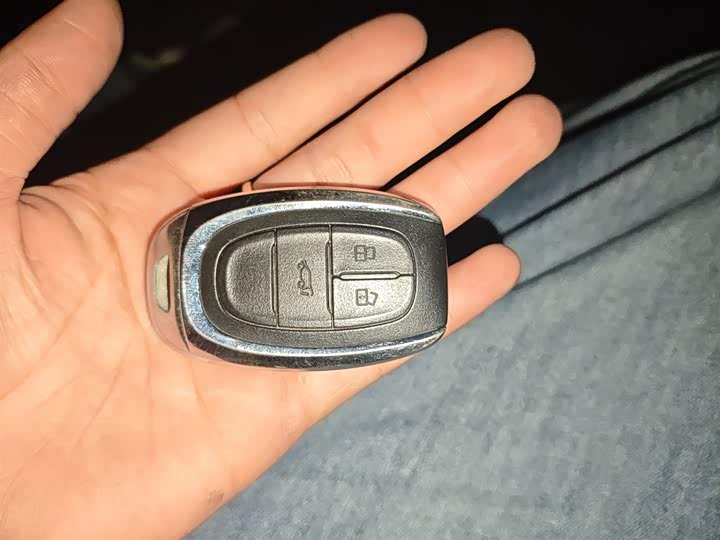 Фото 12 - Maxus Euniq 5