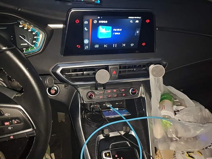 Фото 6 - Maxus Euniq 5