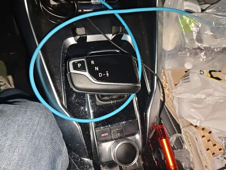 Фото 7 - Maxus Euniq 5