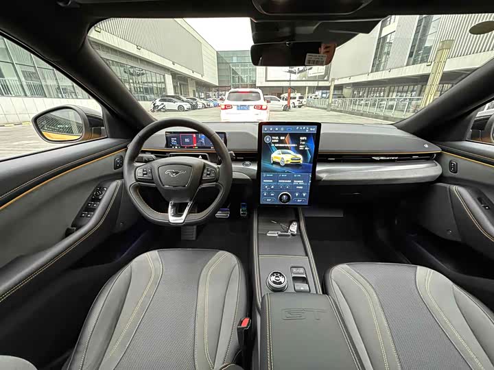 Фото 21 - Ford Mustang Mach-E