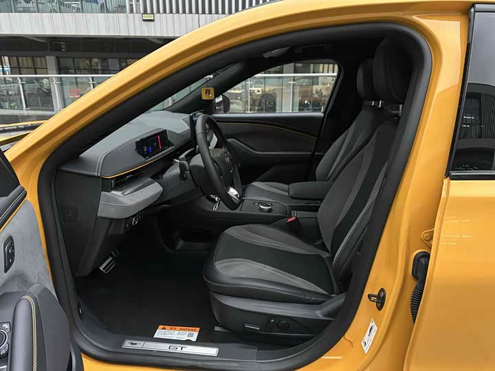 Фото 6 - Ford Mustang Mach-E