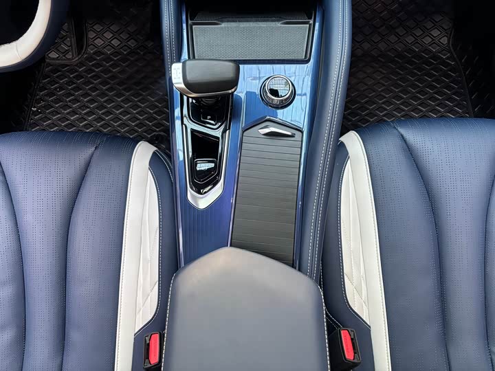 Фото 12 - Geely Monjaro