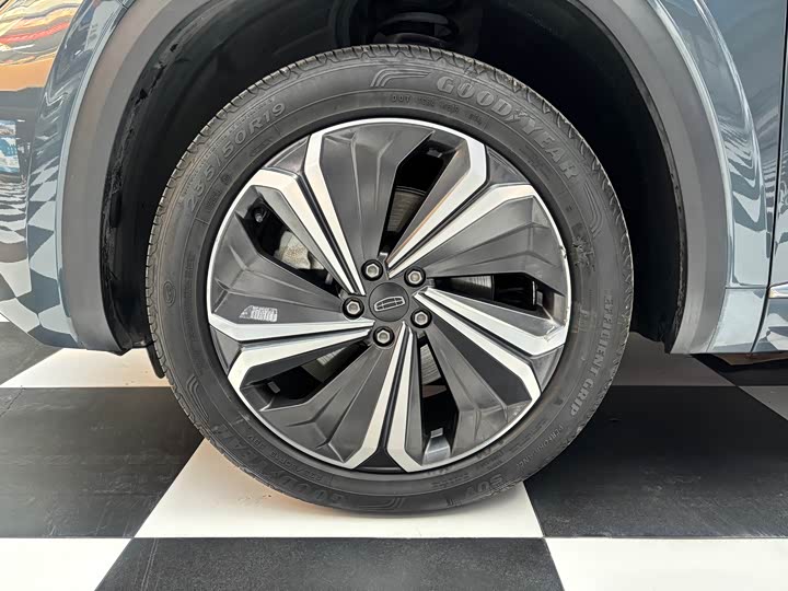 Фото 14 - Geely Monjaro