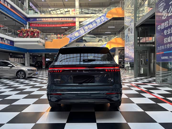 Фото 17 - Geely Monjaro